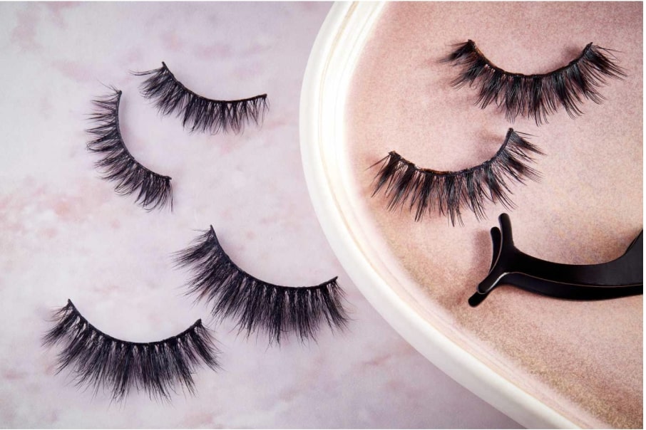 Glam Up Your Eyes Instantly with Fake Eyelashes Extensions